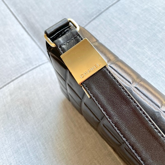 Chanel Vintage Chocolat Black Leather Shoulder Bag - Picture 4 of 8